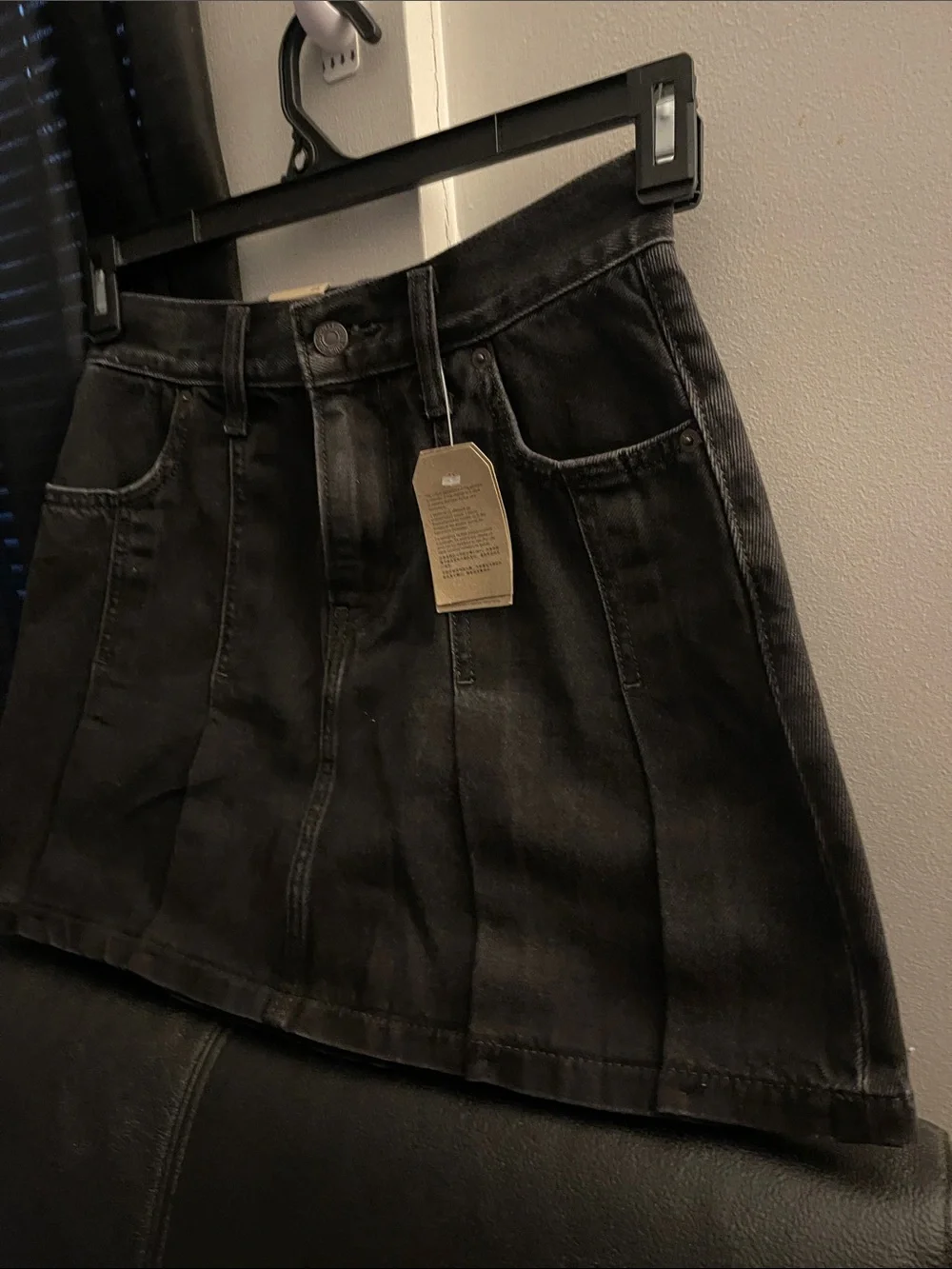 Levi’s Women's Open Mind Ash Black Denim Pleated Mini Skirt Sz 24 NWT